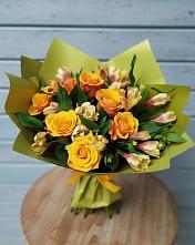 Букет цветов из:  Альстромерии и Розы в Палане