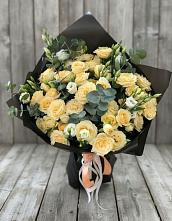 Букет цветов из:  Розы и Лизиантусы в Палане