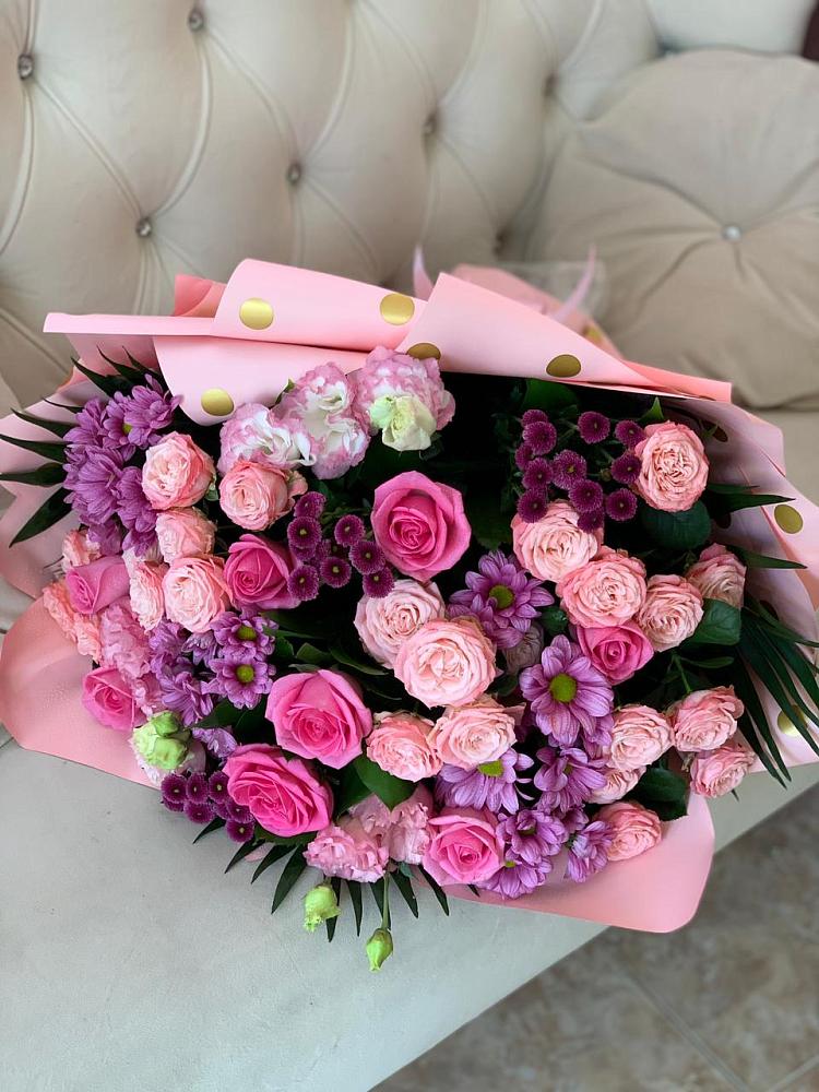 Букет цветов из: Хризантемы, Розы и Лизиантусы в Палане