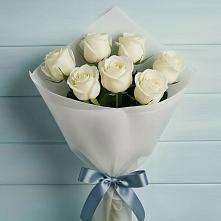 Букет 7 Белых роз Эдлесс Лав в Палане