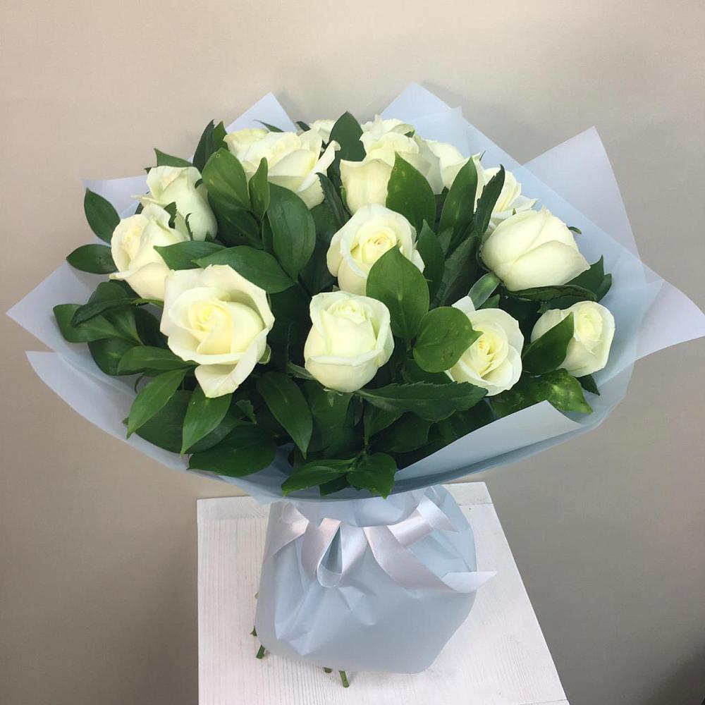 Букет 15 Белых роз Проуд в Палане