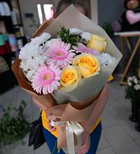 Букет цветов из:  Герберы, Розы и Хризантемы в Палане