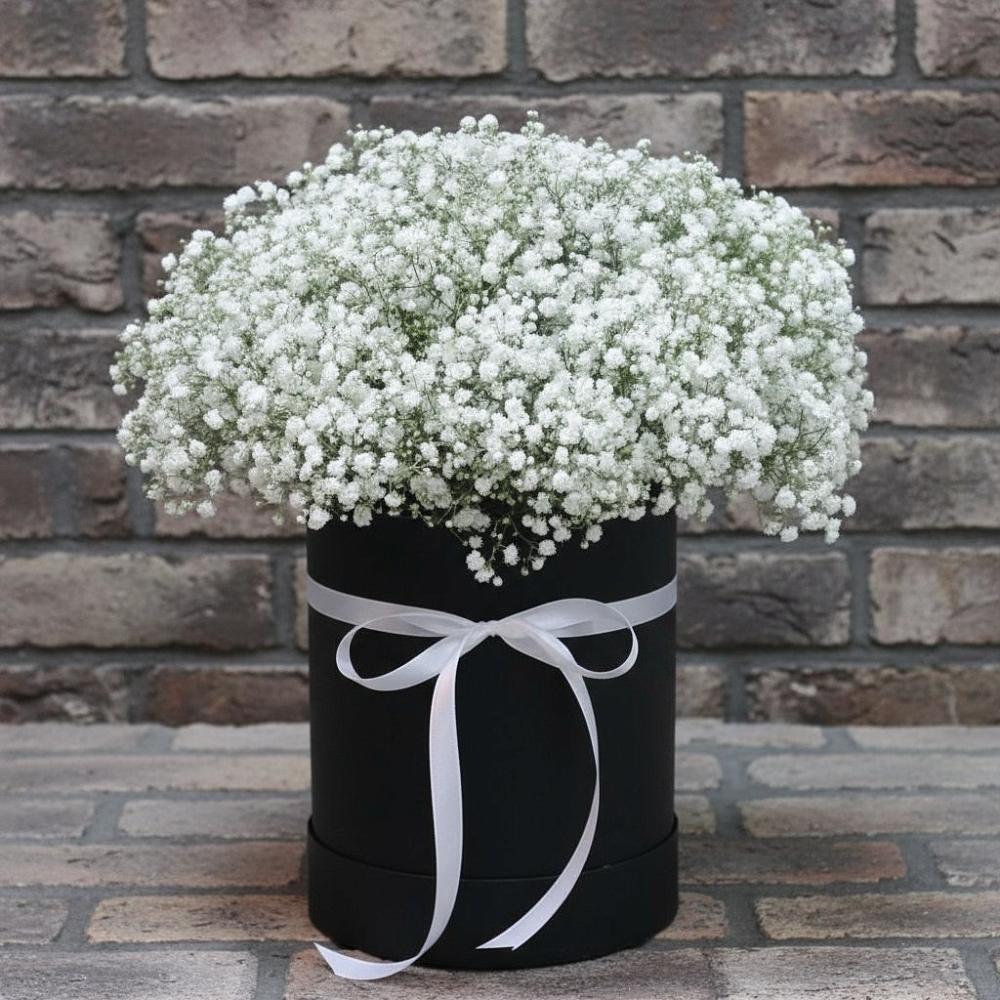 Цветочная композиция из Гипсофила в шляпной коробке в Палане