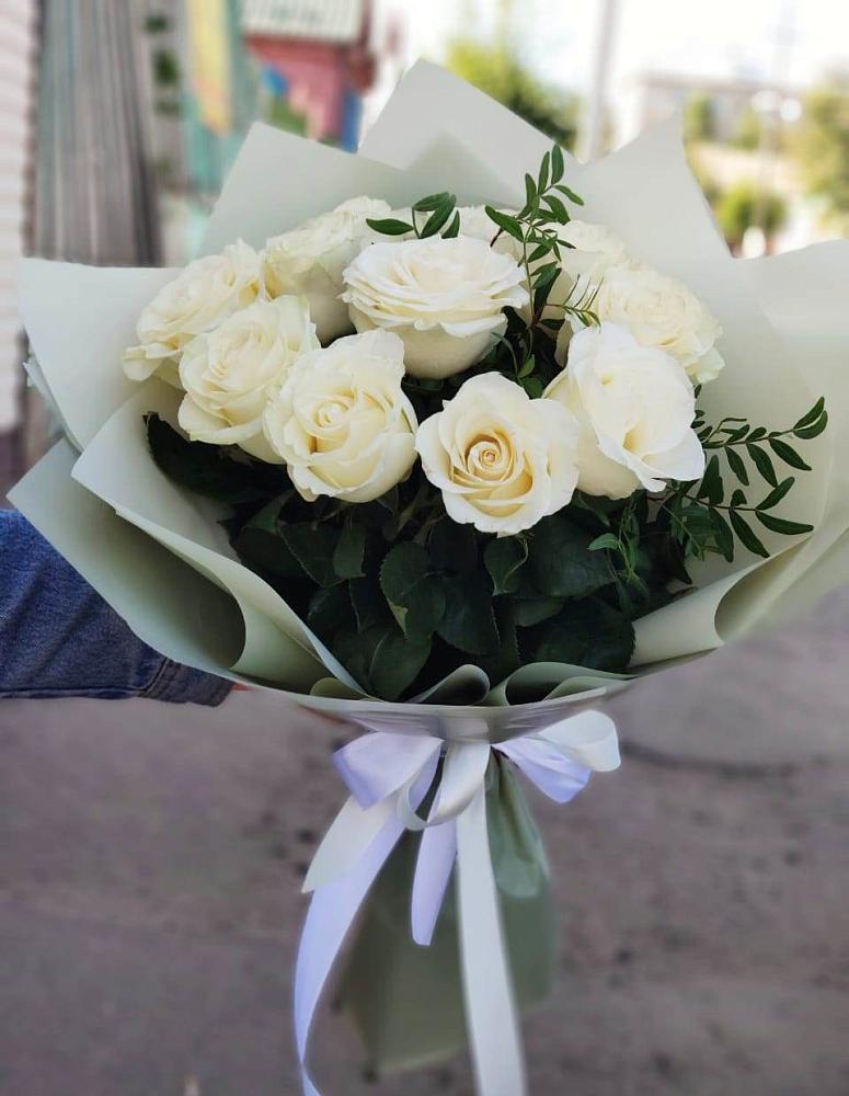 Букет Белые розы Проуд в Палане