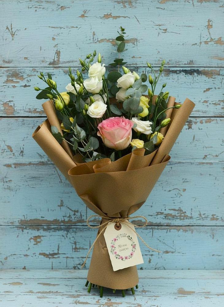 Букет цветов из: Розы и Лизиантусы в Палане