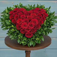 Цветочная композиция из Розы в виде сердца в Палане