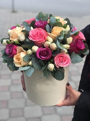 Цветочная композиция из Розы в шляпной коробке в Палане