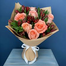 Букет цветов из:  Розы и Альстромерии в Палане