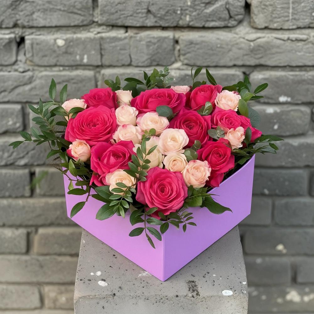 Цветочная композиция из Розы в коробке в Палане