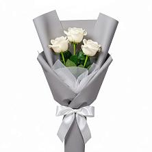 Букет 3 белые розы в Палане