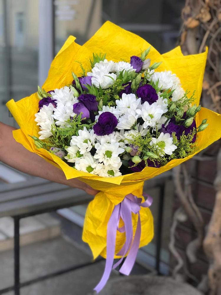 Букет цветов из: Ирисы, Хризантемы и Ромашки в Палане