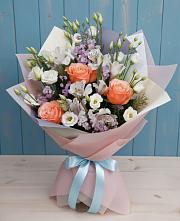 Букет цветов из:  Лизиантусы, Розы, Альстромерии и Гипсофила в Палане