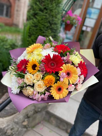 Букет цветов из: Герберы, Ромашки, Хризантемы, Розы и Подсолнухи в Палане