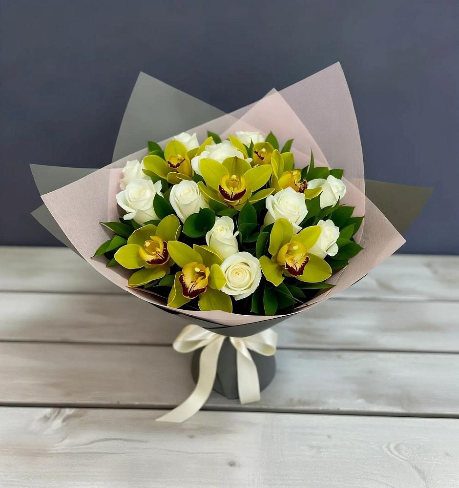 Букет цветов из: Орхидеи и Розы в Палане