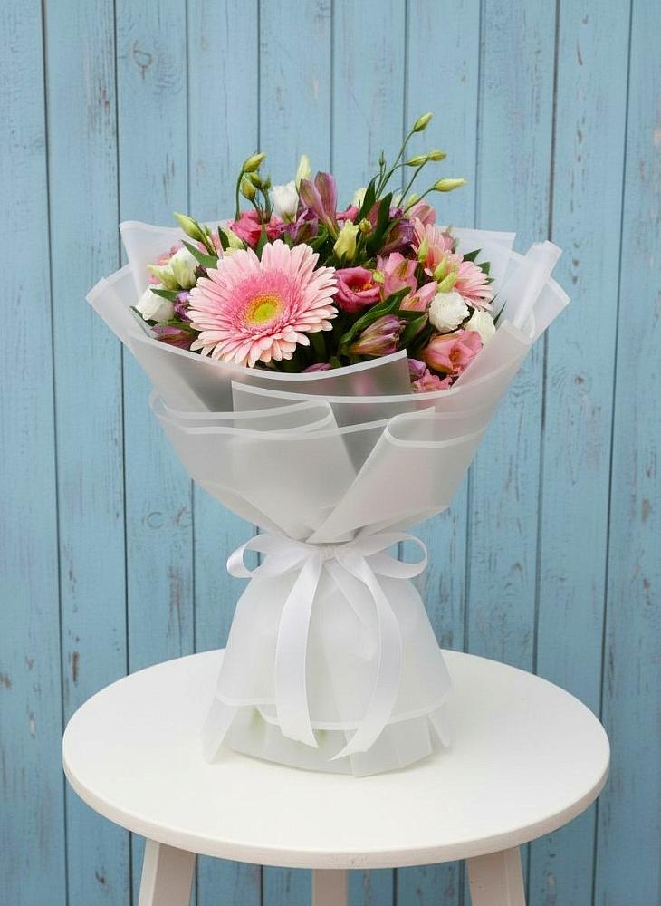 Букет цветов из: Герберы, Альстромерии и Лизиантусы в Палане