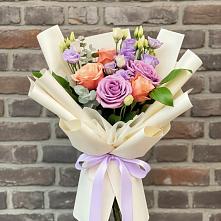 Букет цветов из:  Лизиантусы и Розы #REPLACE_PRED# Палане