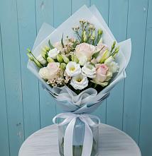 Букет цветов из:  Розы и Лизиантусы в Палане