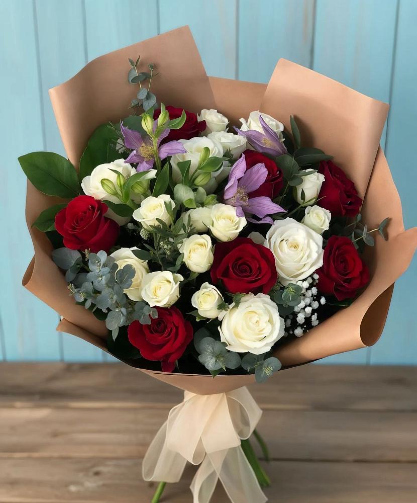 Букет цветов из: Розы и Альстромерии в Палане