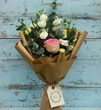 Букет цветов из:  Розы и Лизиантусы в Палане