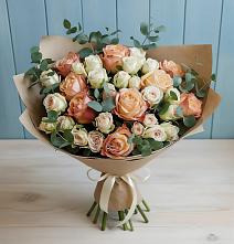 Букет цветов из:  Альстромерии и Розы в Палане