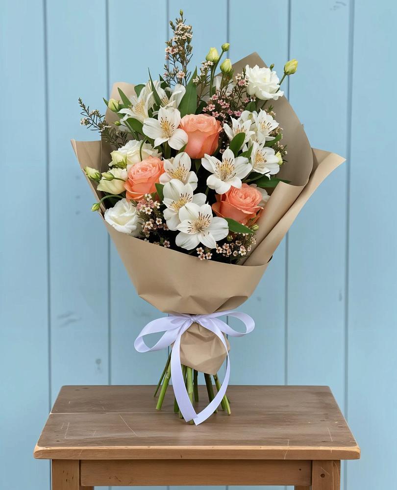 Букет цветов из: Альстромерии, Лизиантусы, Розы и Хризантемы в Палане