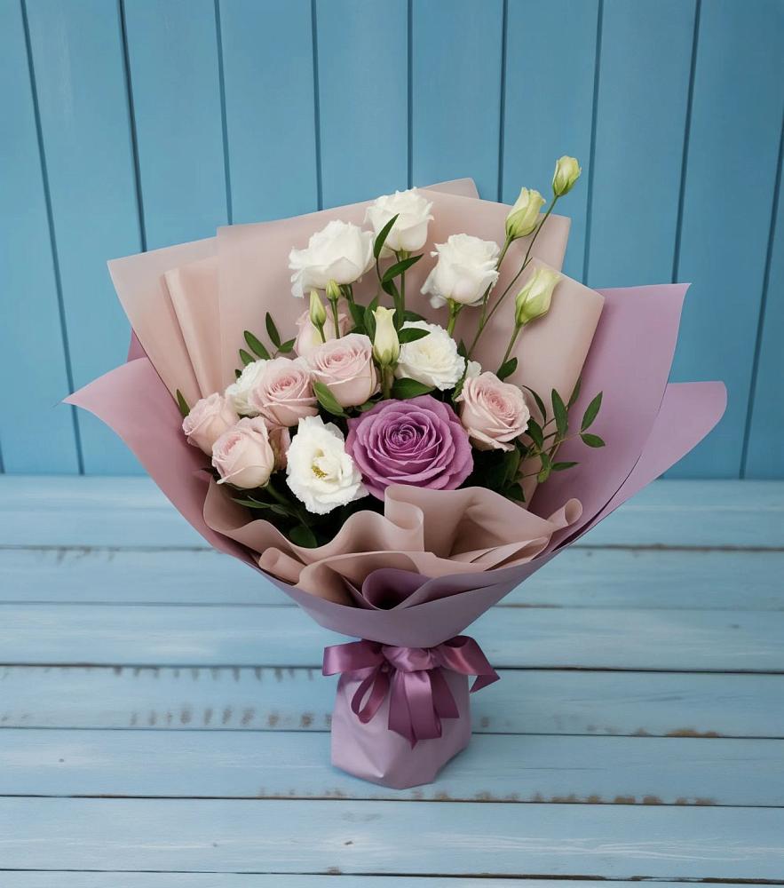 Букет цветов из: Розы и Лизиантусы в Палане